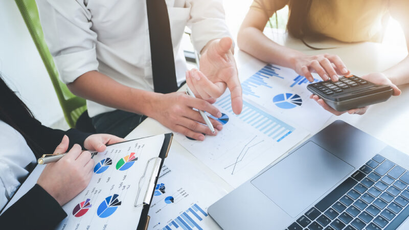 8 tips on minimizing costs for your startup app development